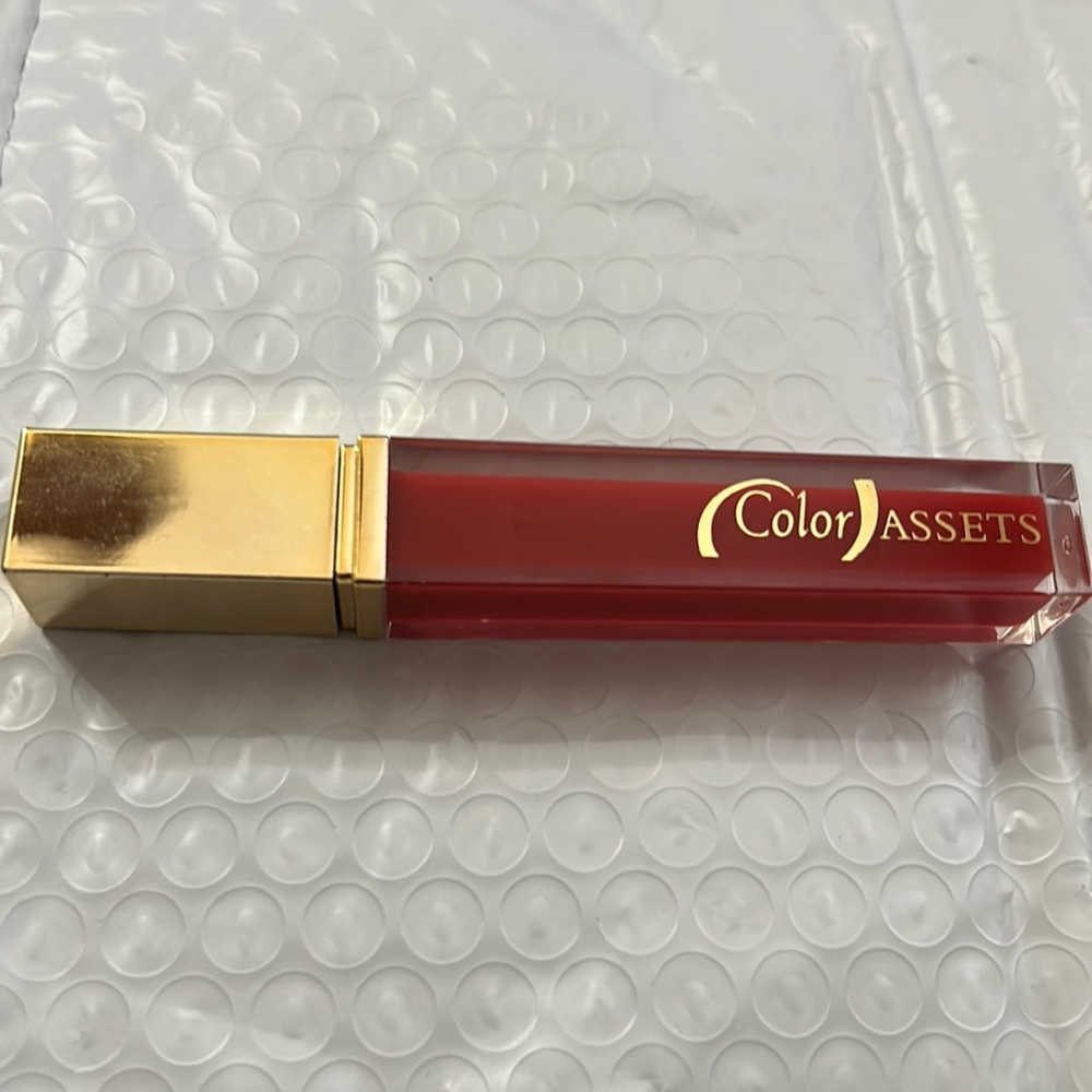 Color Assets Diane von Furstenberg Luminous lipgloss in Candy Apple